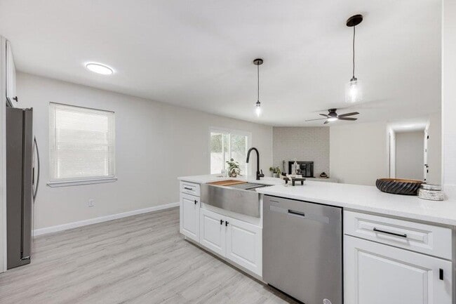 Building Photo - 6089 W Dogwood Dr