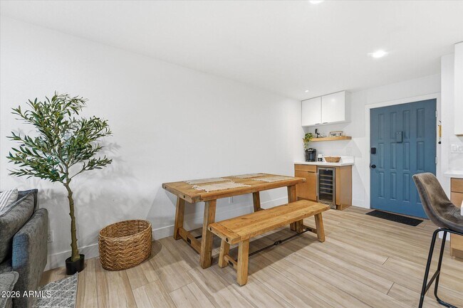 Building Photo - 8649 E Royal Palm Rd