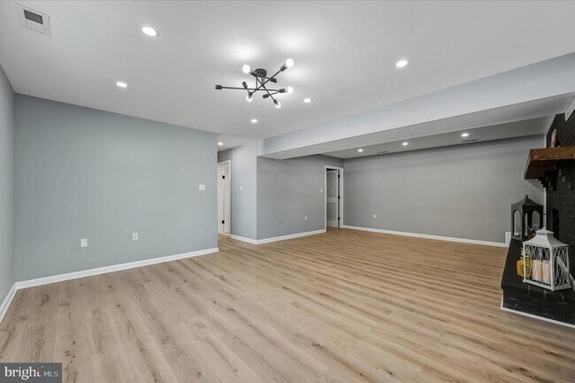 Building Photo - 110 Elaine Dr