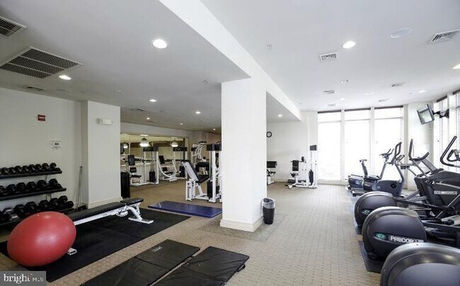 Building Photo - 2791 Centerboro Dr