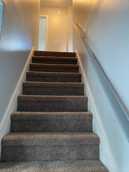 Building Photo - 738 Flint Ridge Dr