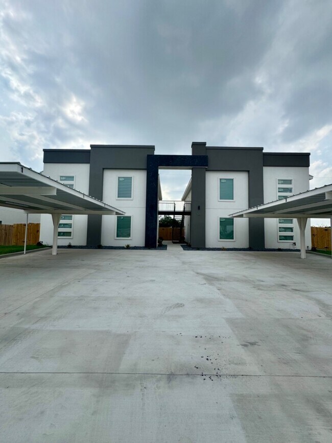 Building Photo - 617 N Delaware St