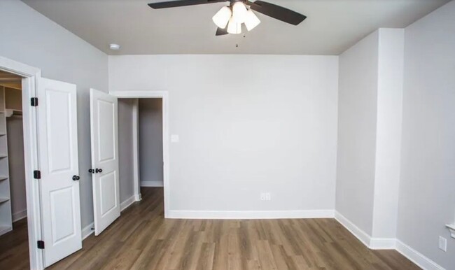 Building Photo - 3 Bedroom 2.5 Bathroom Townhome in Prime L...