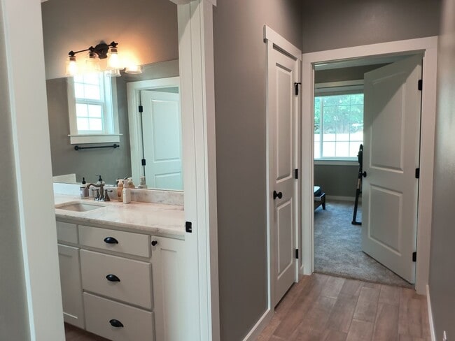 Building Photo - Stunning and Spacious 3bed/2bath Home – Yo...