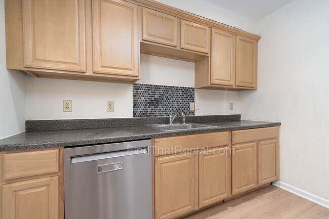 Building Photo - Modern 3BR 2.5BA w/ 1st Floor Master, Garage, Walk-in Closets near AWC Carlisle Barracks