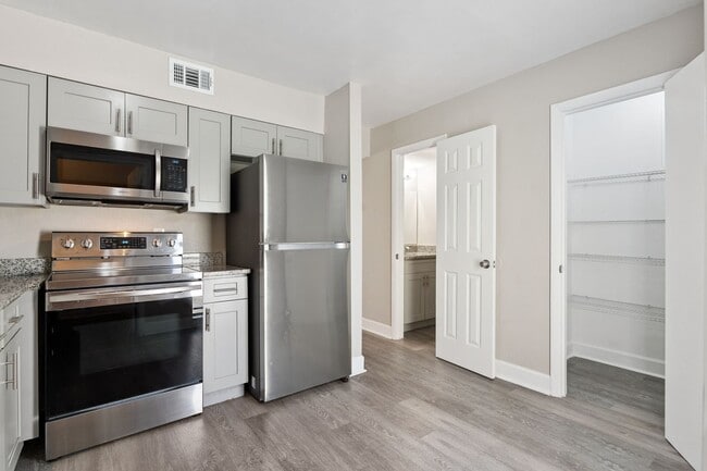 Building Photo - Beautifully Updated 2BR/1.5BA Altamonte Springs Townhome with Modern Finishes