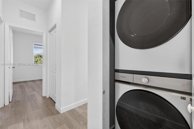 Building Photo - 26450 SW 148th Ct