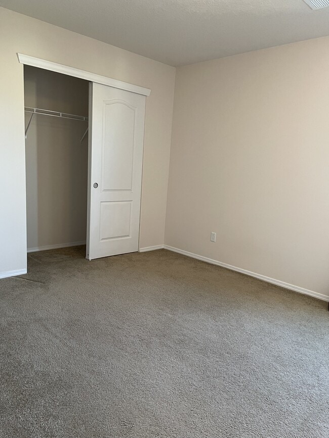 Building Photo - 2230 Vista de Colinas Dr SE