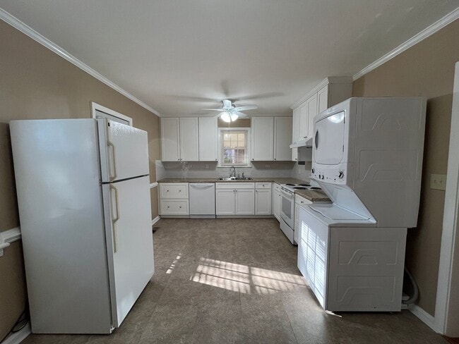 Building Photo - Charming Brick House off Fort Avenue