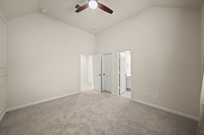 Building Photo - 2025 Cambridge Heights Pl