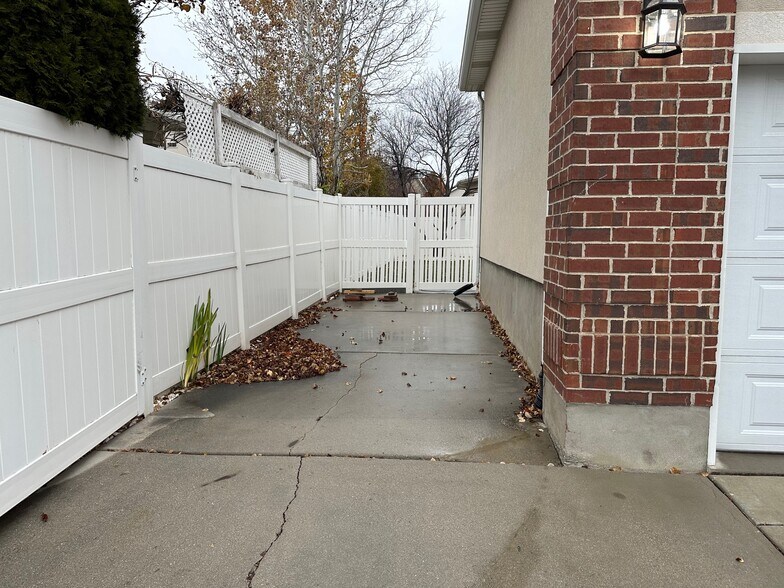 Building Photo - 2824 W Ivory Way