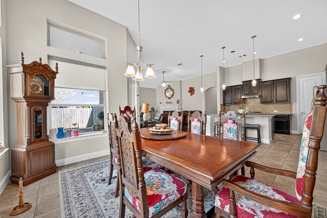 Building Photo - 15802 Pine Cone Ln