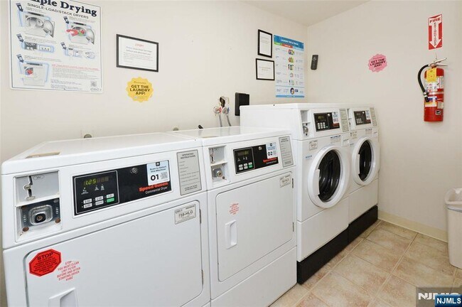 Building Photo - 199 Bergen Turnpike