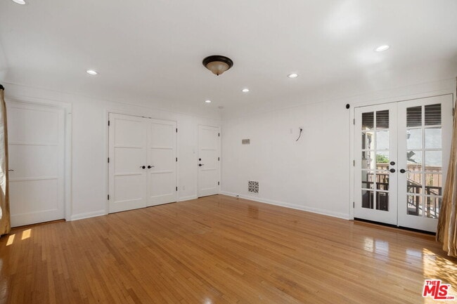 Building Photo - 10762 Wellworth Ave