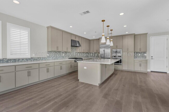 Building Photo - 240 Bungalow Dr