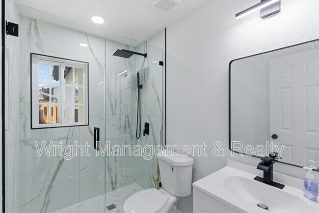 Building Photo - 3029 Corona Dr