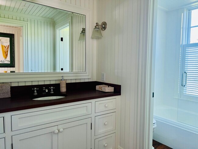 Building Photo - 3 Field Club Ln