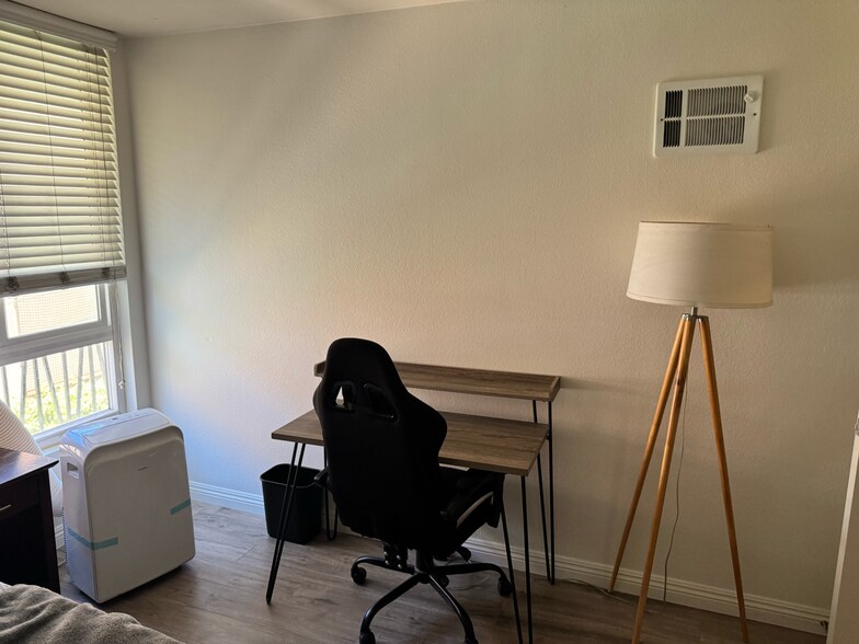 Building Photo - 5540 Lindo Paseo