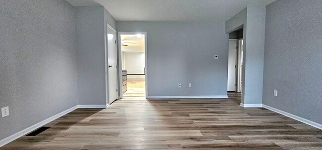 Building Photo - 3030-3032 Creekview Circle