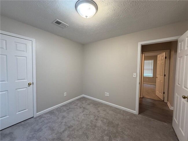Building Photo - 217 Farmville Ct