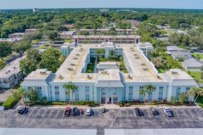 Building Photo - 1706 Belleair Forest Dr
