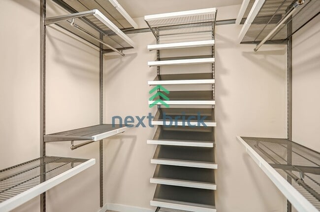 Building Photo - 2 BED & 2 BATH TOWNHOME FOR RENT
