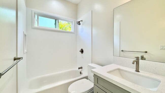 Building Photo - NEWLY BUILT SPACIOUS 2 BED/2 BATH/1 PRKG, ...