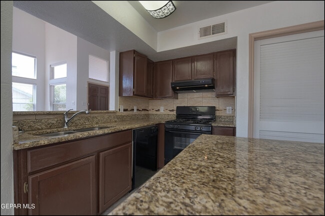 Building Photo - 894 Melville Ln
