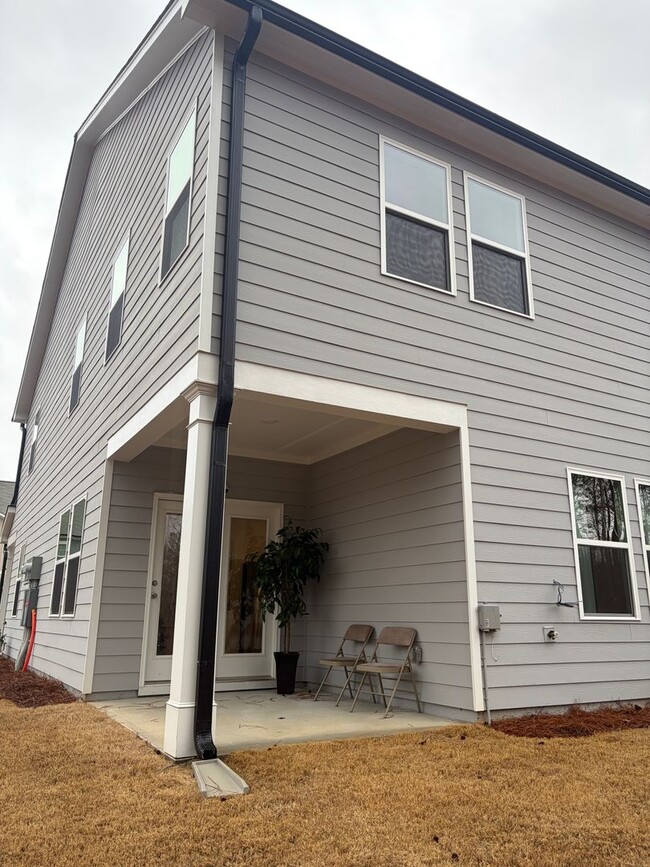 Building Photo - End-Unit Townhouse