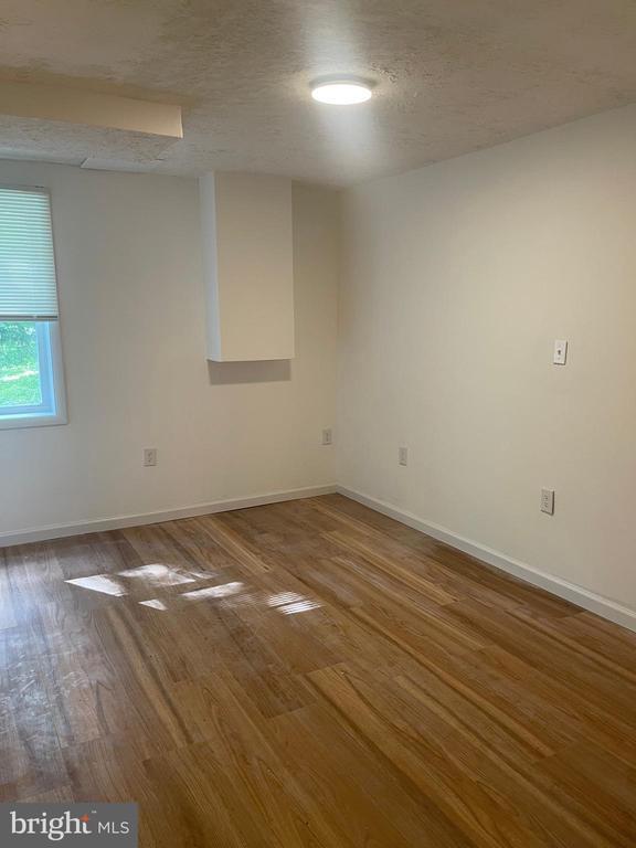 Building Photo - 6740 Solomons Island Rd N