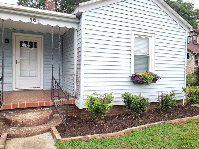Building Photo - Well Kept Bungalow in Downtown Mebane!