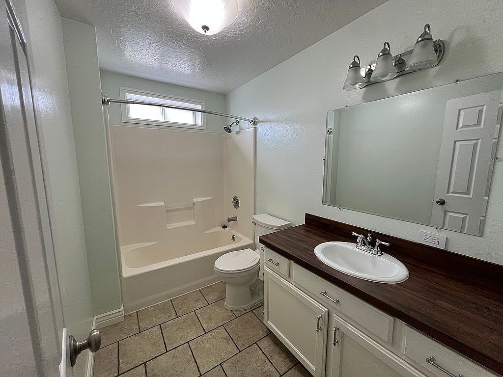 Building Photo - 403 Evans Dr