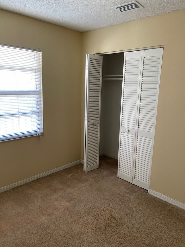Building Photo - Coral Gardens Two bedroom condo