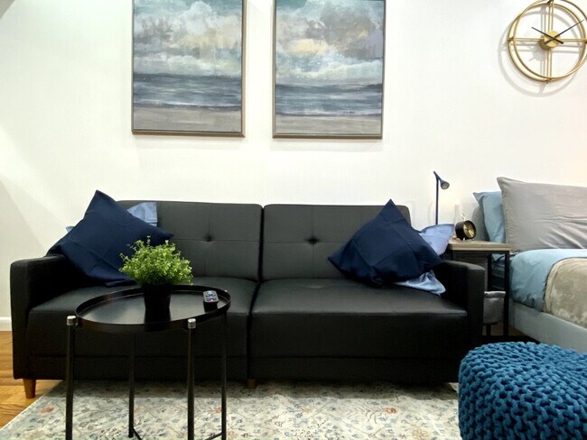 Building Photo - 310 E 103rd St