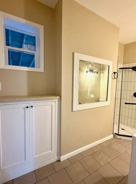 Building Photo - 751 Chislett St