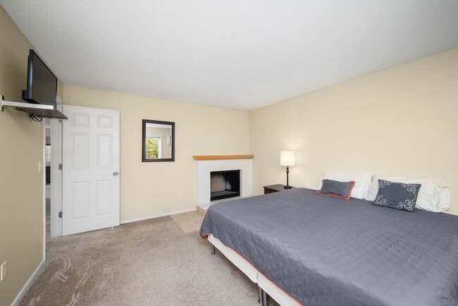 Building Photo - 4860 Park Commons Dr