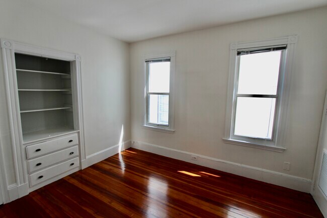 Building Photo - 299 Lexington St