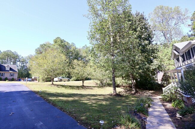 Building Photo - 15831 Haggis Dr