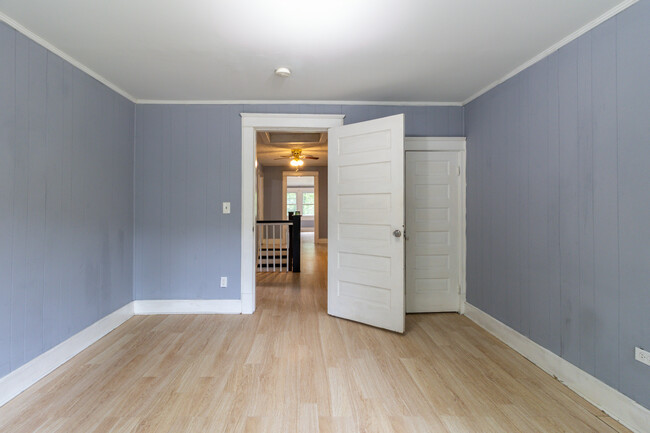 Building Photo - 3224 Garden Dr