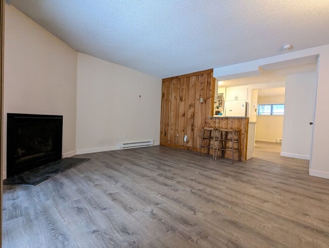 Building Photo - 1 bedroom Waterville Valley Condo Available for Year Round Lease! $1400/mo