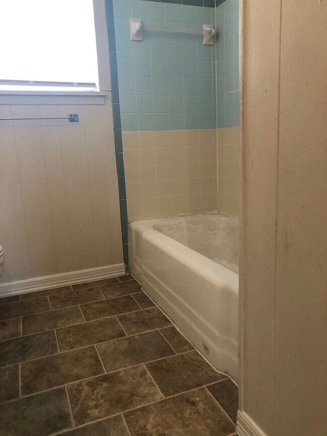 Building Photo - *Lease Pending* Comfortable three bedroom home!