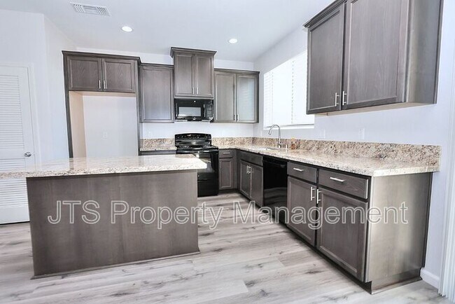 Building Photo - 5 Oak Manor Way