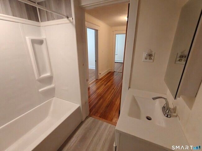 Building Photo - 387 Plainville Ave