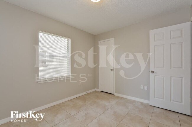 Building Photo - 3414 Cove Ct W