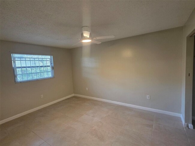 Building Photo - 309 NE 169th St