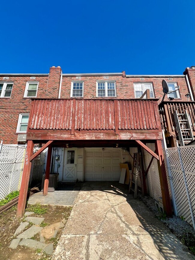 Building Photo - Stunning 3-Bedroom Townhome with Garage in Brookhaven! Available NOW!