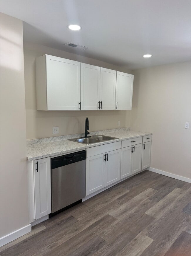 Building Photo - Stand Alone Home - Newly Redone Interior 3 Bedroom 2 Bathroom Corner lot near Virginia Lynchburg ...