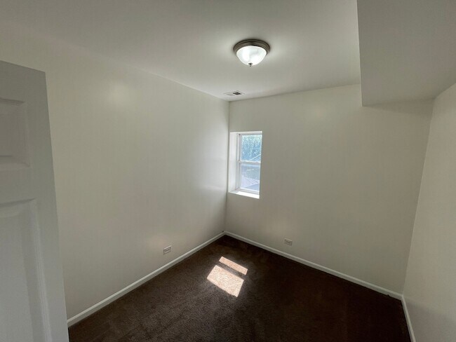 Building Photo - 649 E Marquette Rd