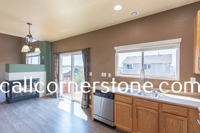 Building Photo - 4394 Crow Creek Dr