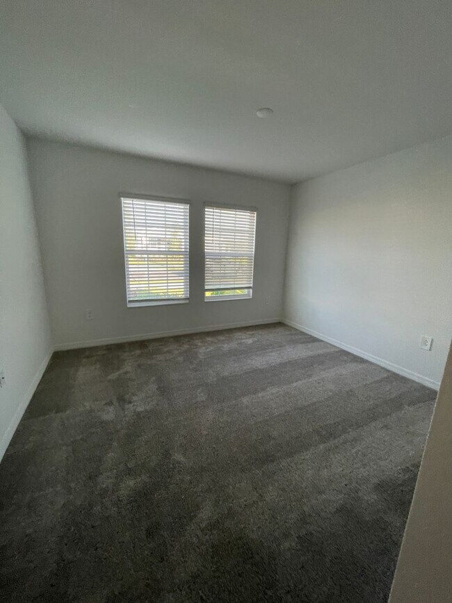 Building Photo - BEAUTIFUL BRAND NEW 2022 Home in the new S...